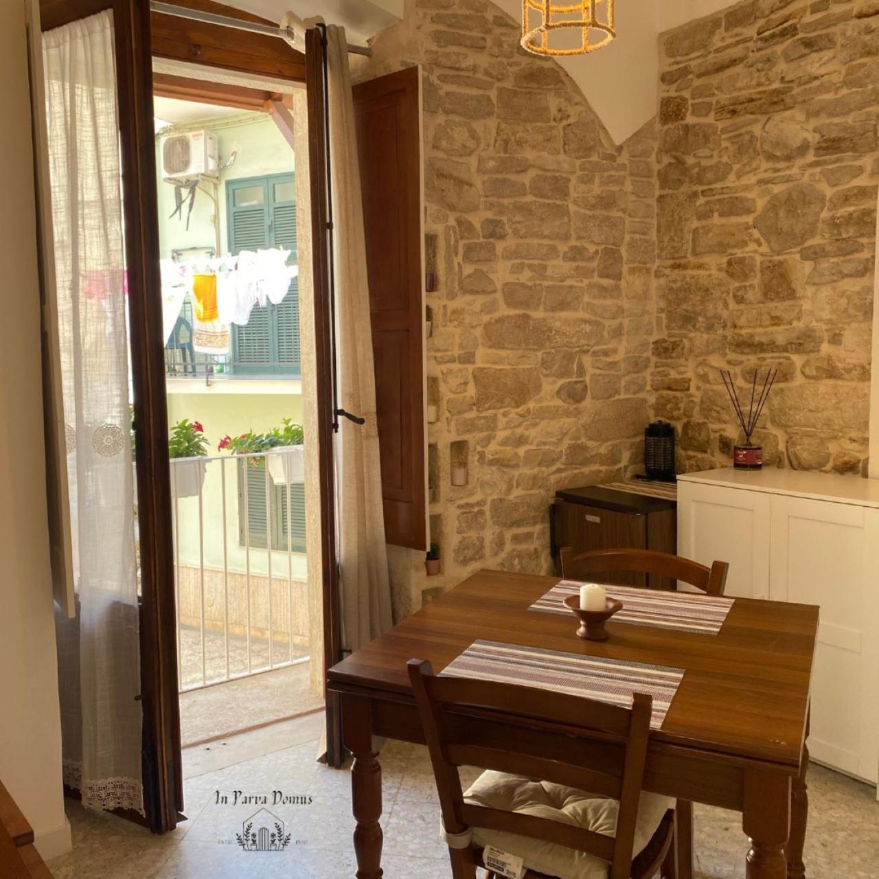 In Parva Domus Apartment Bitonto Bagian luar foto